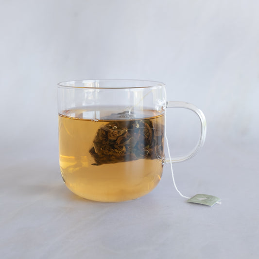 Brewing whole-leaf loose tea in a pyramid sachet by Tea Studio Lu available in Geneva Switzerland 